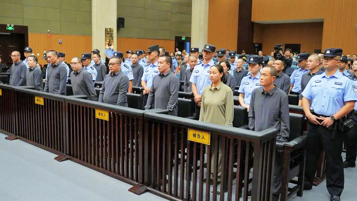China executes 11 members